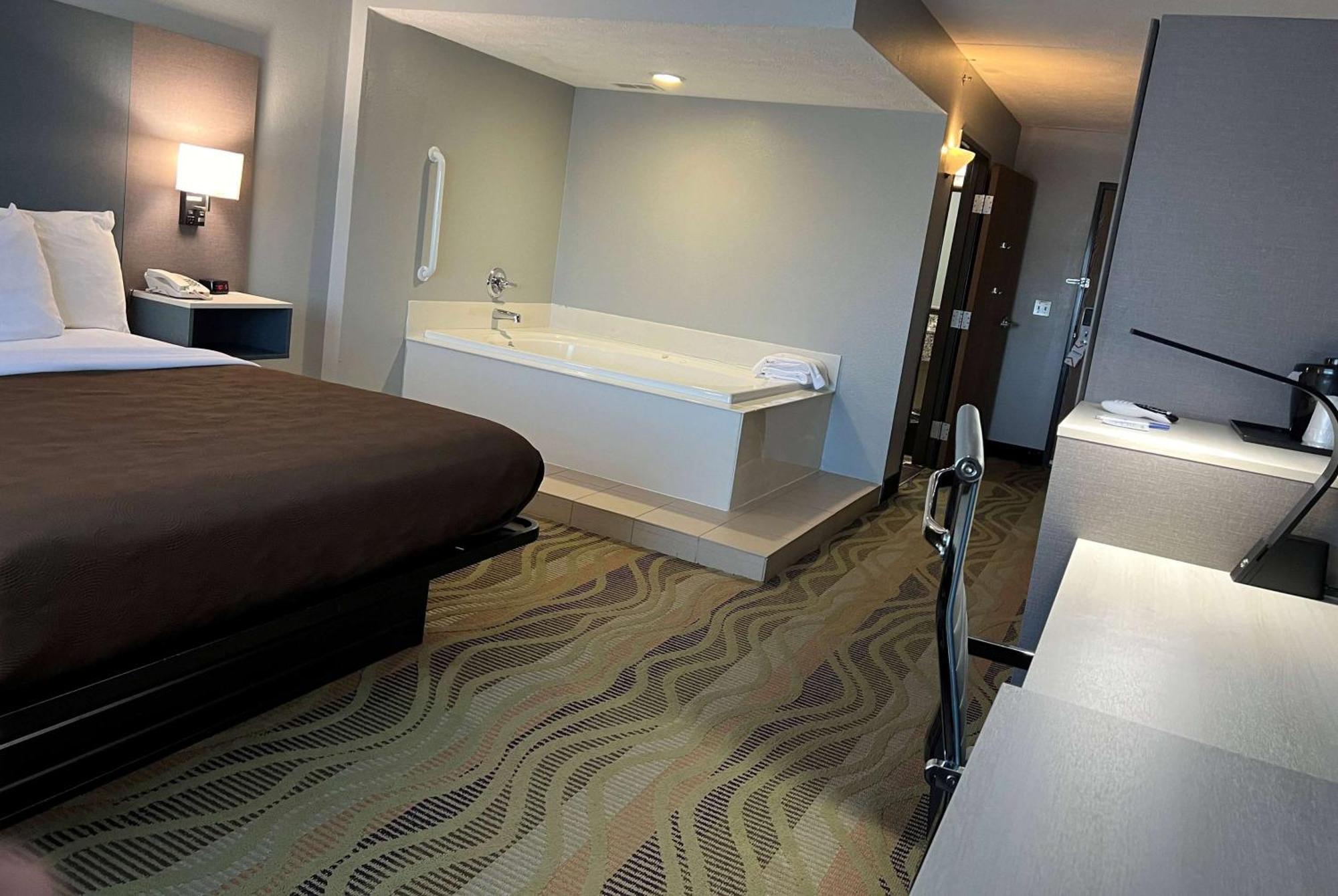 Americinn By Wyndham Republic Ngoại thất bức ảnh
